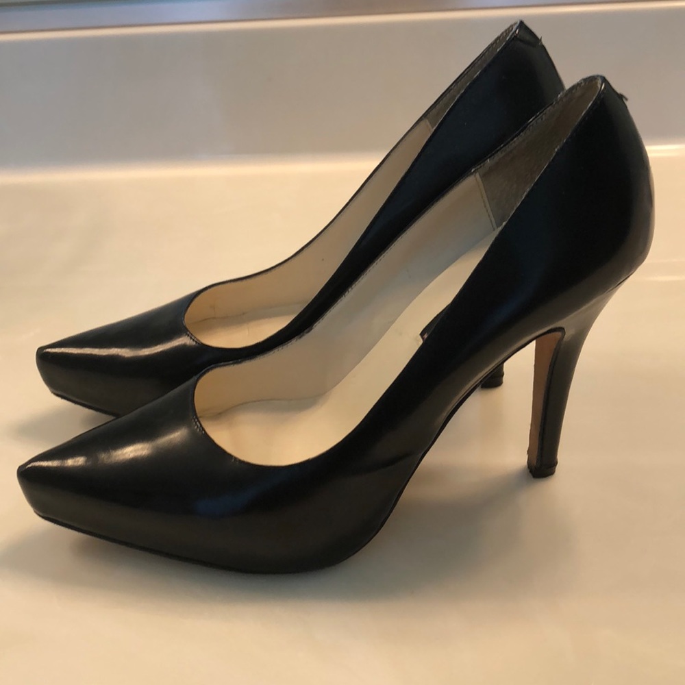 Steven by Steve Madden black pumps